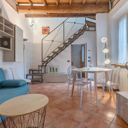 Guesthost - Duplex In Pieno Centro フェラーラ