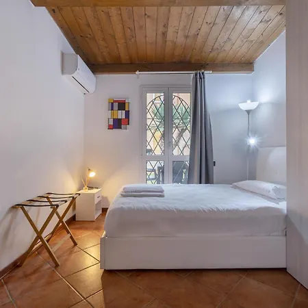 アパート Guesthost - Duplex In Pieno Centro フェラーラ
