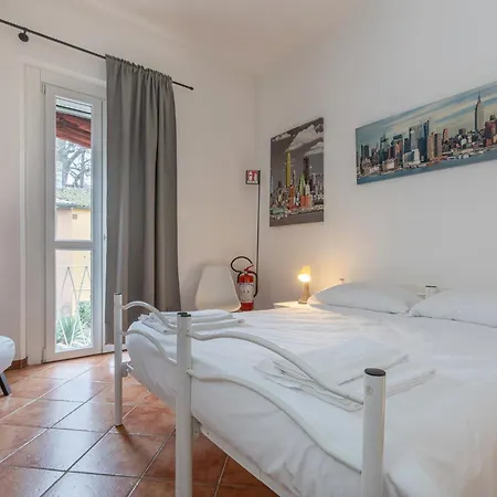 Guesthost - Duplex In Pieno Centro アパート フェラーラ